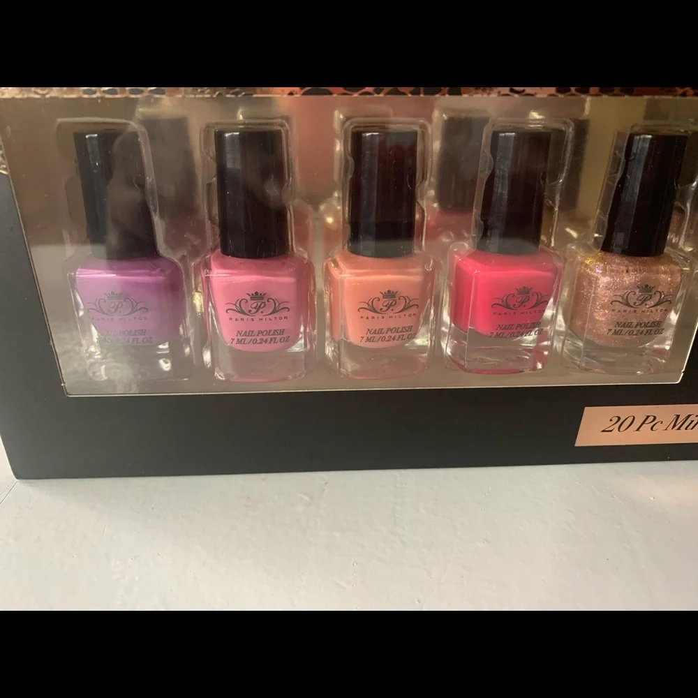 Paris Hilton Nail Set - Picture 5 of 7